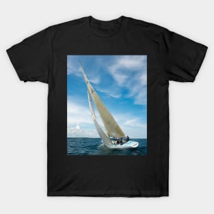 Iskareen heads to windward T-Shirt